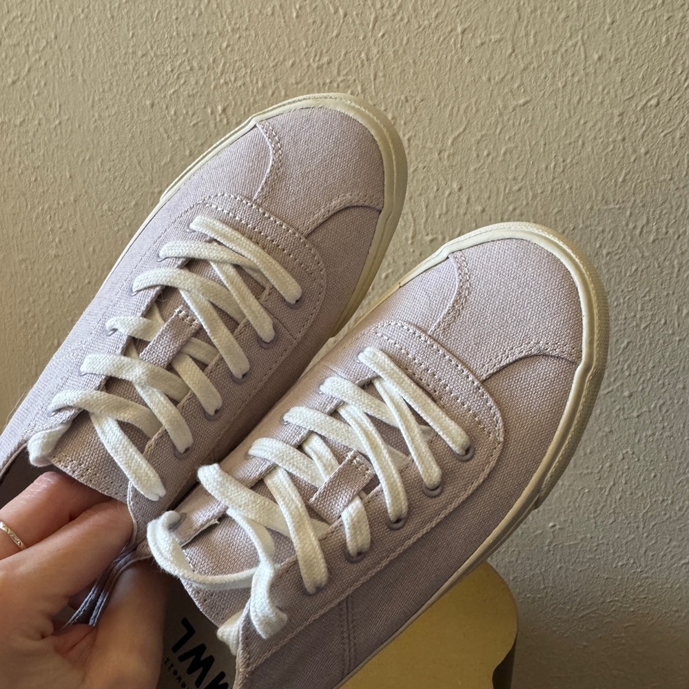 Madewell Lavender sneakers - Women’s size 8 - like new!